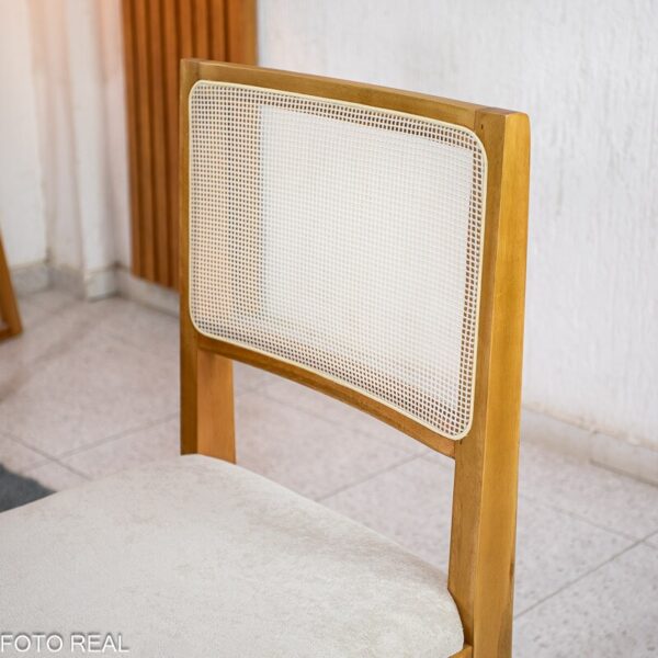Mesa Athenas 120x80 Amêndoa Clean Tampo Maciço - Móveis Lopas + 4 Cad. Cantiga Boucle Bege Madeira Maciça - Bechara
