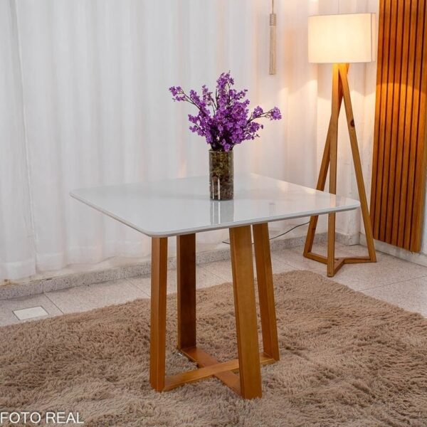 Mesa de Jantar Bali 90x90 Vidro Off/Base Madeira - Minas Plac + 4 Cad. Lisboa Veludo Marrom 509 Madeira Art Assento - Entregue Montada