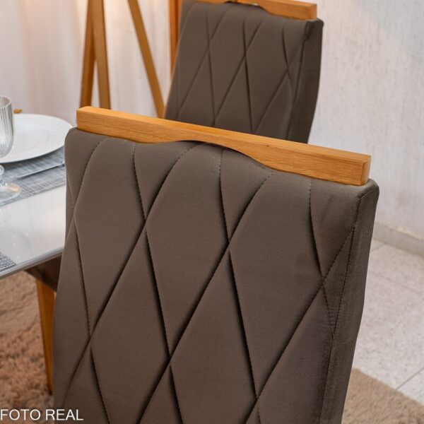 Mesa de Jantar Pedro 120x80 Vidro Off/Base Madeira + 4 Cad. Lisboa Veludo Marrom 509 Madeira Art Assento - Entregue Montada