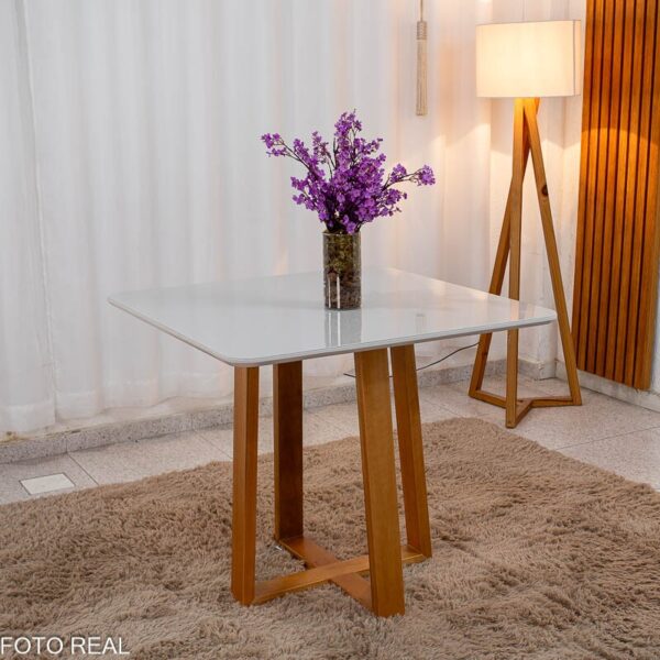 Mesa de Jantar Pedro 90x90 Vidro Off/Base Madeira + 4 Cad. Lisboa Veludo Bege 512 Madeira Art Assento - Entregue Montada