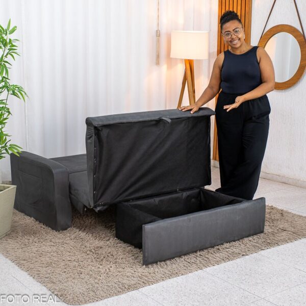 Sofá Cama Daiane Larg. 1.40m C/Baú Veludinho Chumbo 250